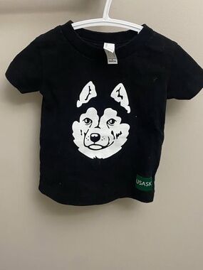 Huskies Tee